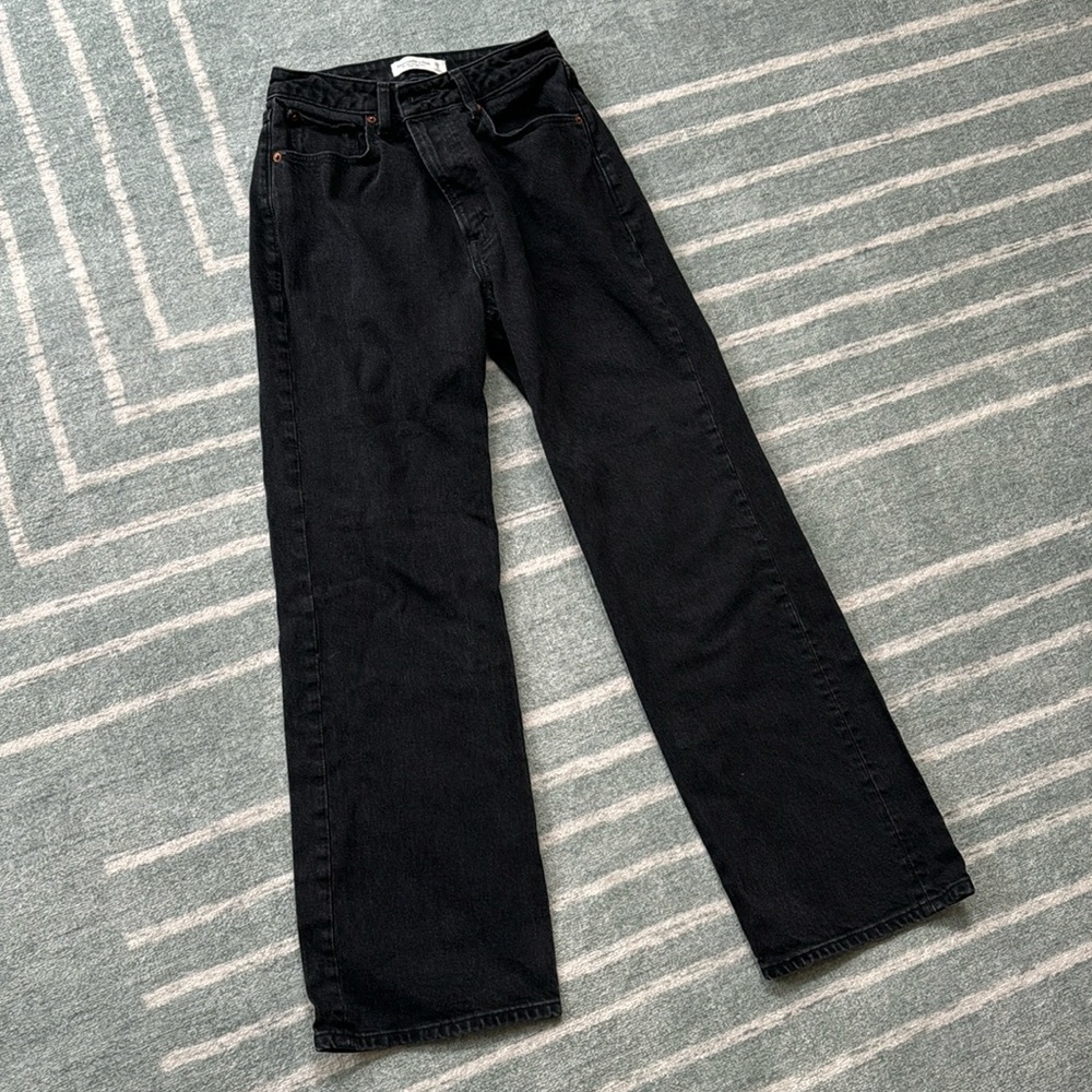 Abercrombie 90’s curve love relaxed Jean high rise in size 26/2S